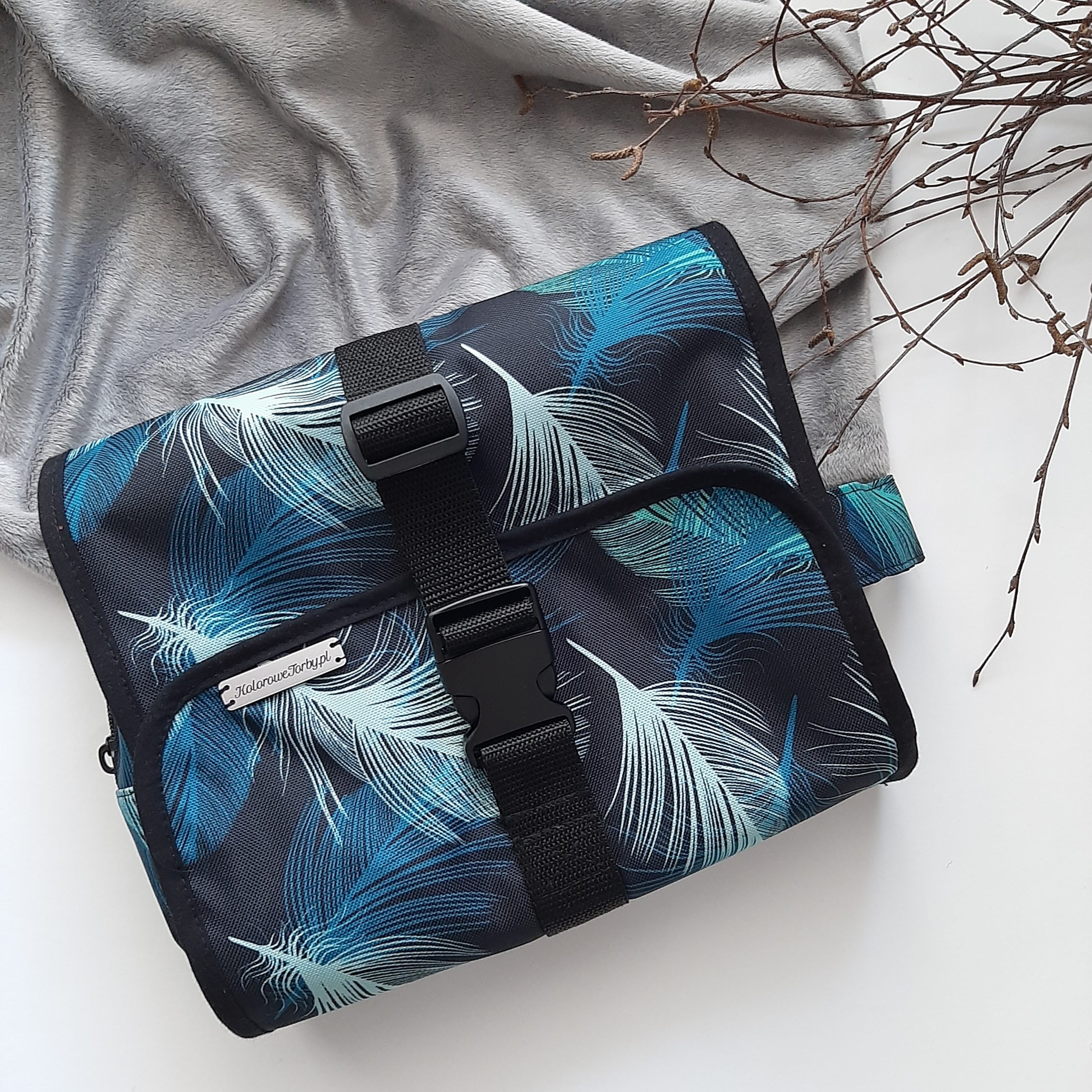 PIÓRA01 Kosmetyczka podróżna składana 2