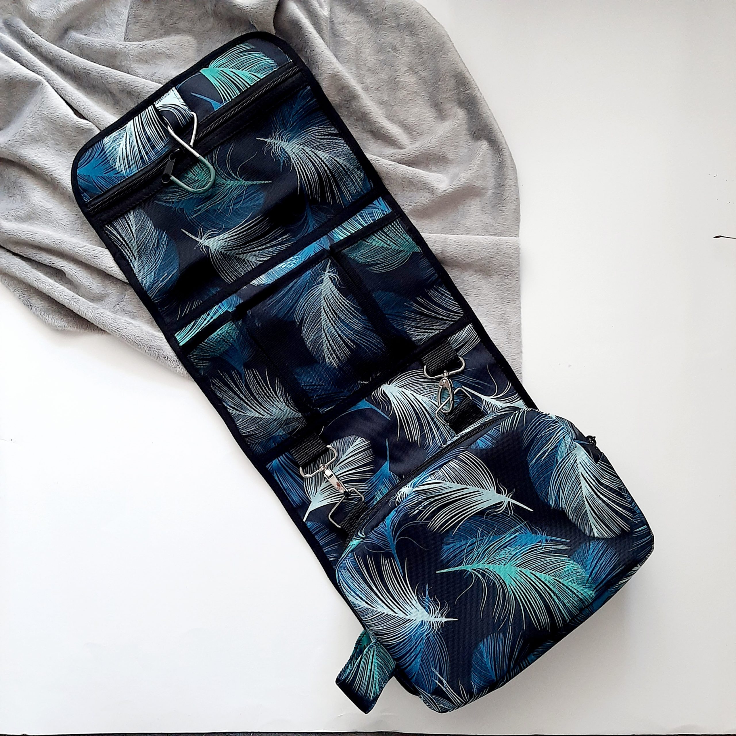 PIÓRA01 Kosmetyczka podróżna składana