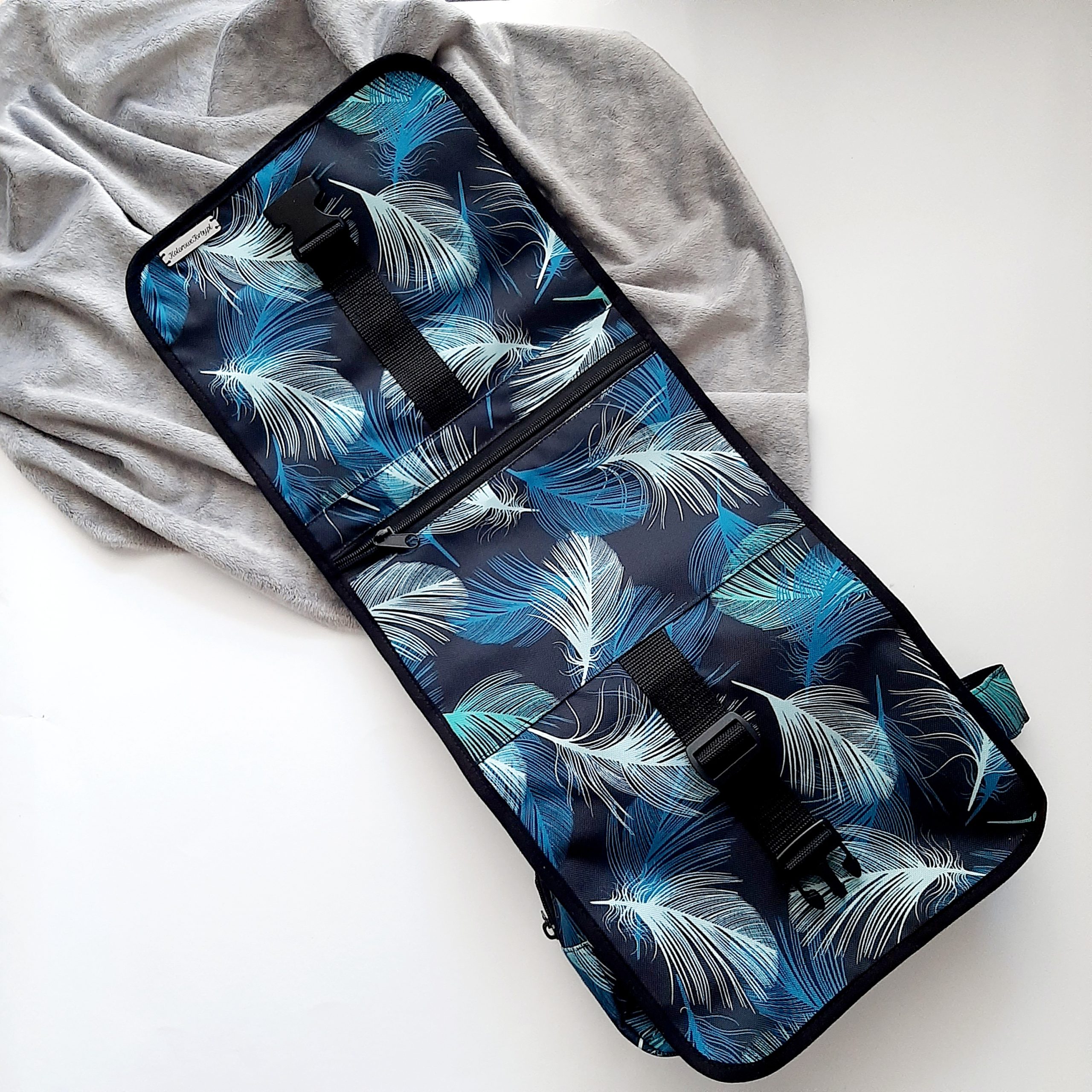 PIÓRA01 Kosmetyczka podróżna składana 3