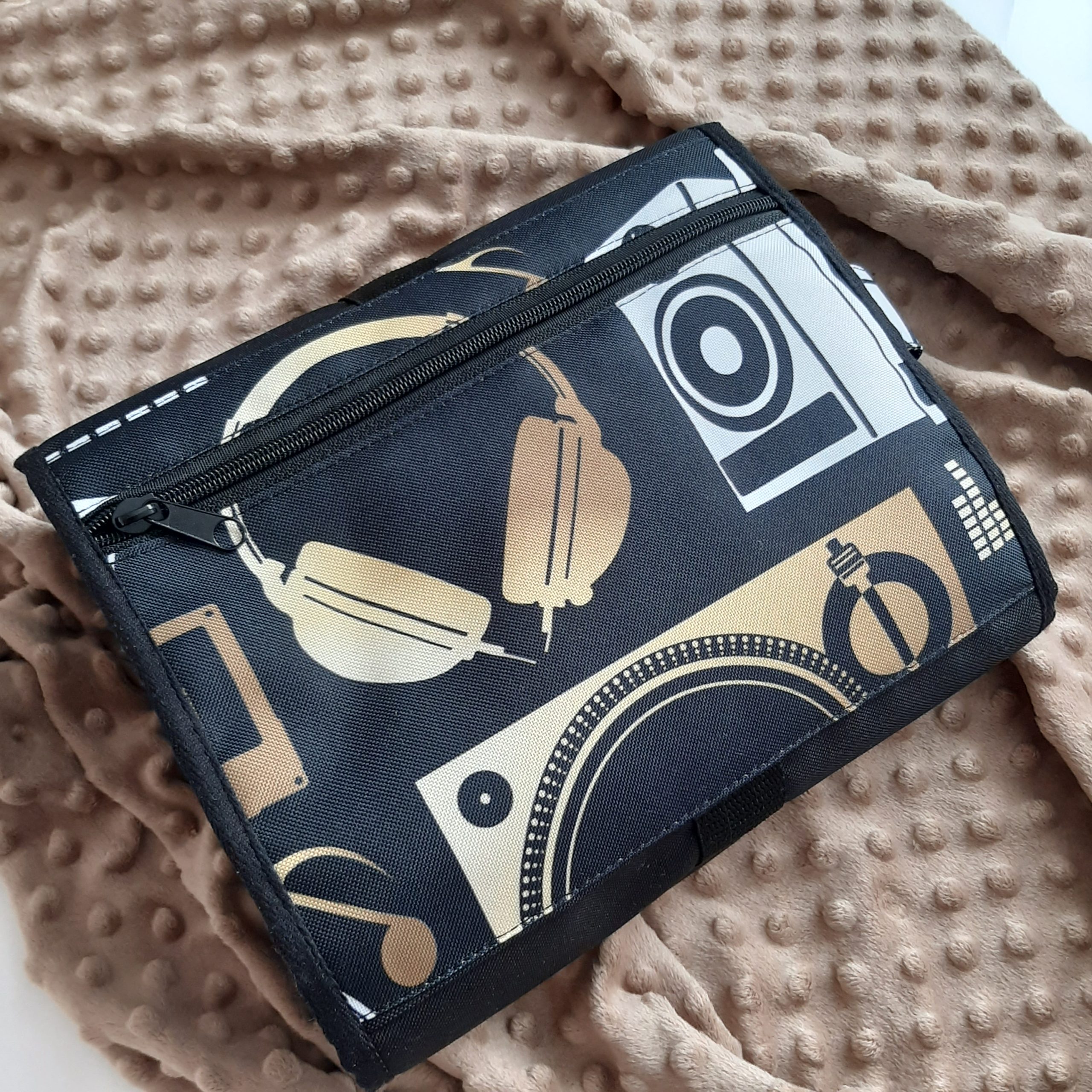 MUSIC Kosmetyczka podróżna składana 4