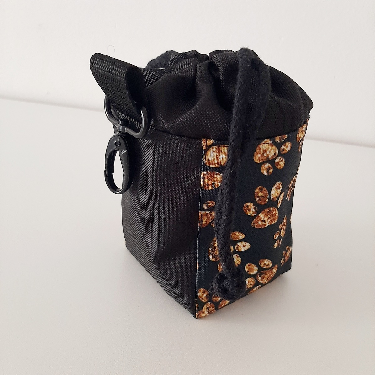 ŁAPKI Saszetka na smaczki 2