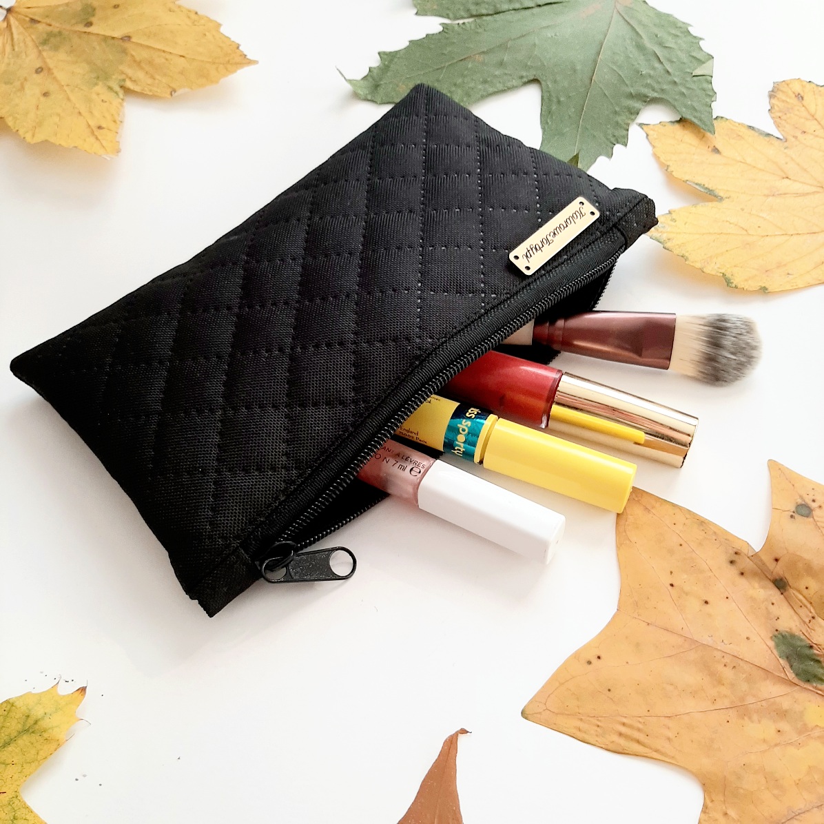 CZARNA01 Kosmetyczka Na przydasie