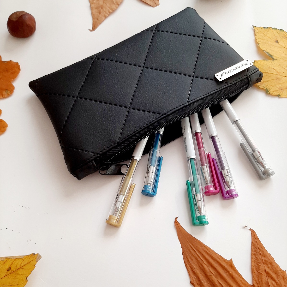 CZARNA02 Kosmetyczka Na przydasie